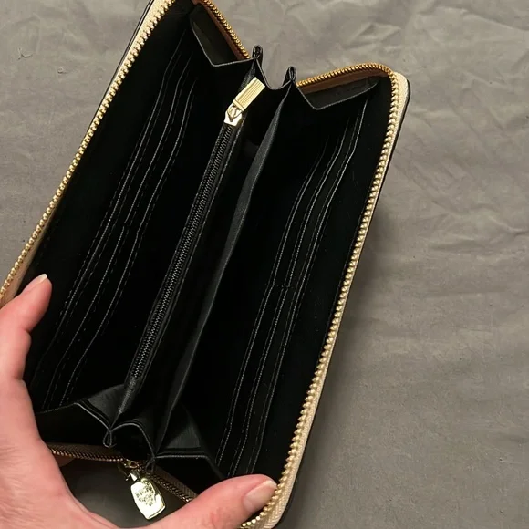 Designer looking faux leather wallet beige black and gold - Picture 4 of 5